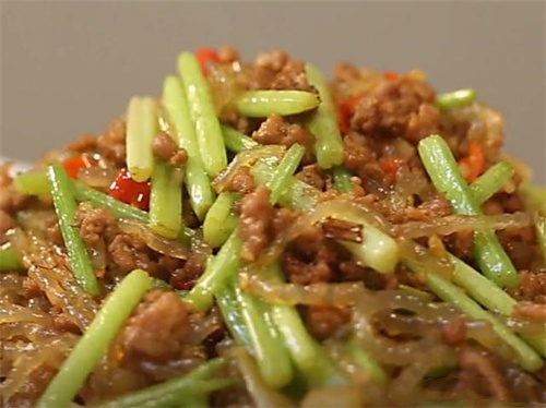 芹菜肉末水晶粉